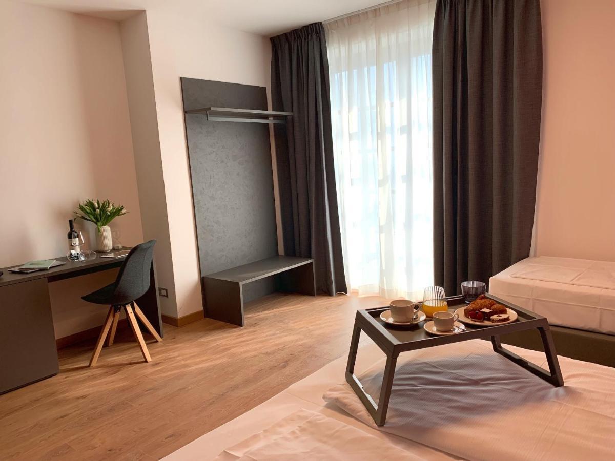 Guest House Le Cassandre Sondrio Exterior photo